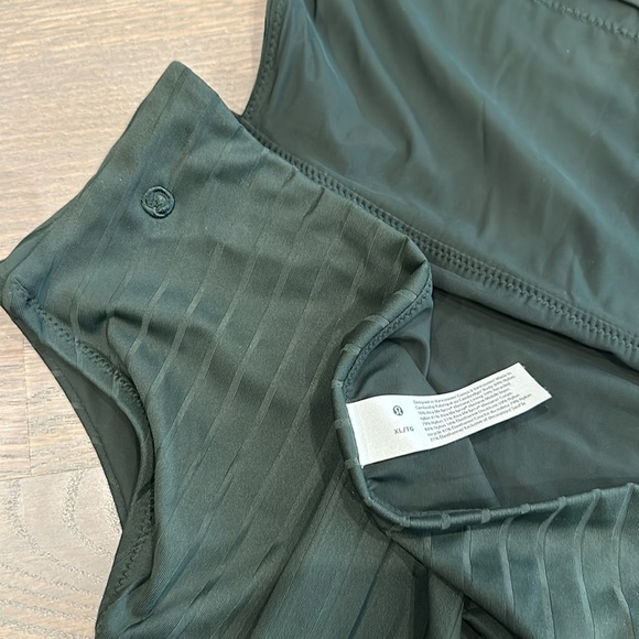 Lululemon One piece size XL - Picture 3 of 3